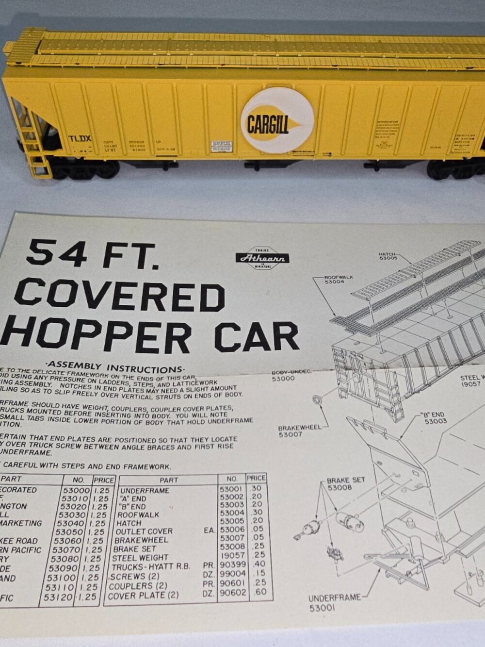 Pre-owned Athearn Cargill 3-Bay Covered Hopper (#15)